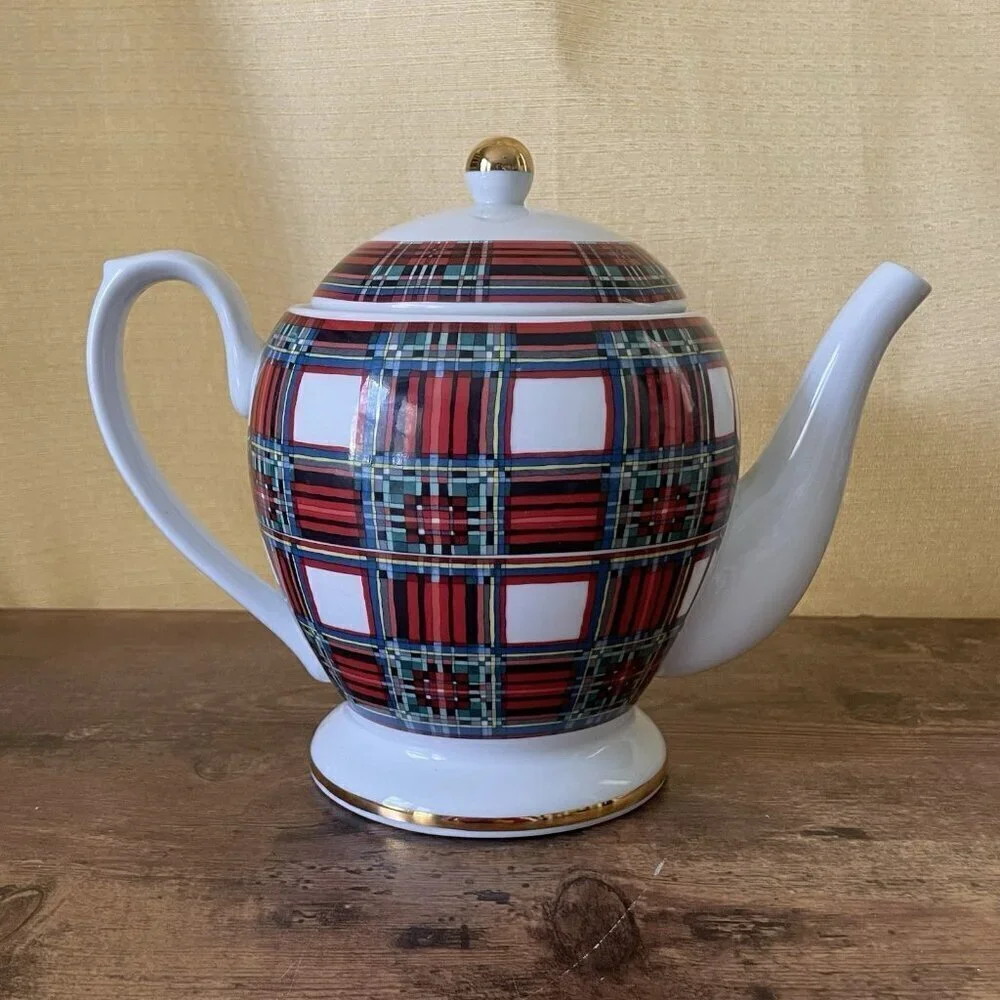 Williams Sonoma Stuart Dress Tartan Teapot White Red Gold Holiday 4 Cup Japan